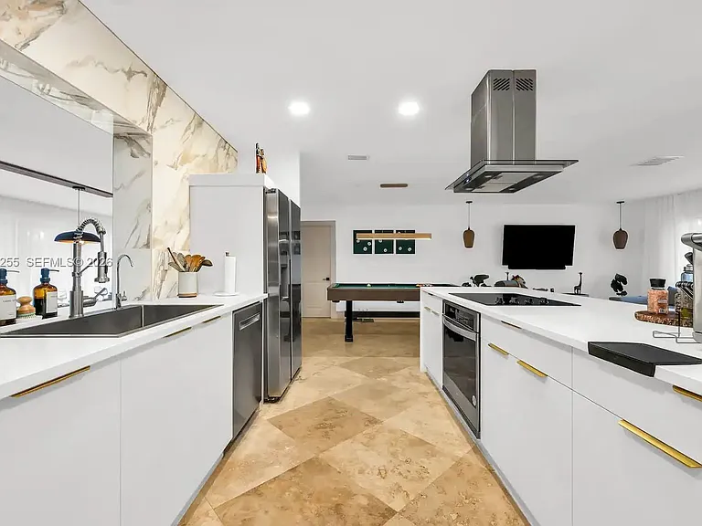 5250 NE 15th Ave — Photo 10