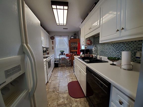 5th image of 105 Wisteria Ct