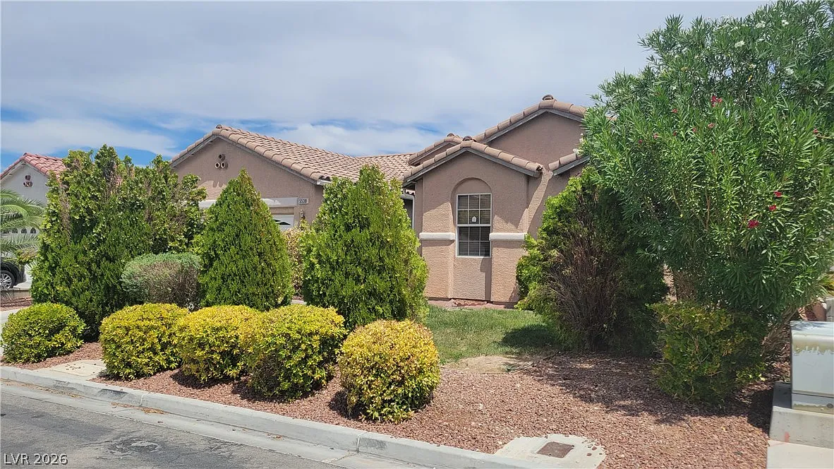 3 bed, 2.0 bath, 1956 sqft, $2,699 — Photo 3