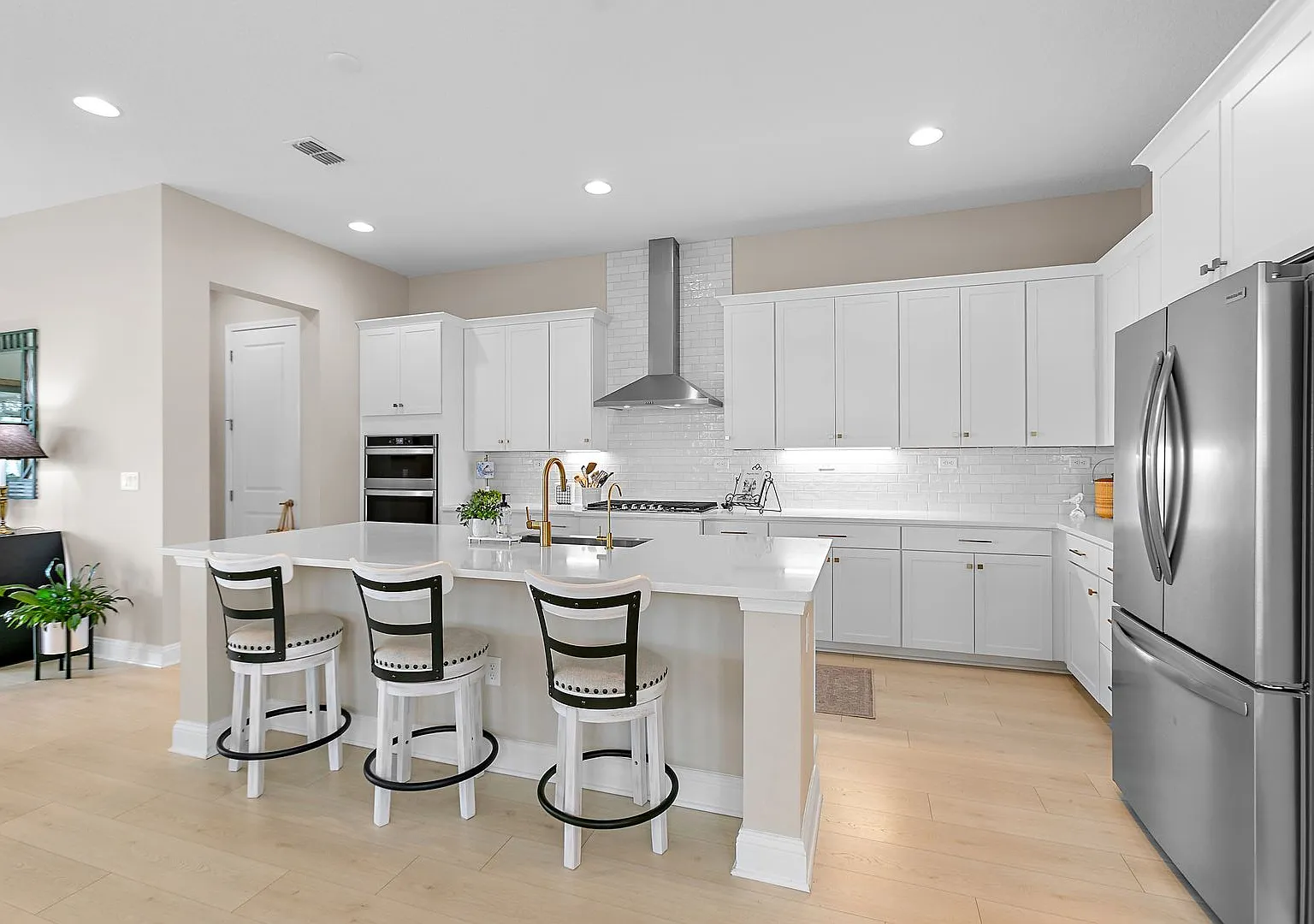 Your Chance to Live the Beachwalk Lifestyle! — Photo 4