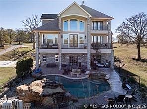 2nd image of 2973 Lakeside Circle