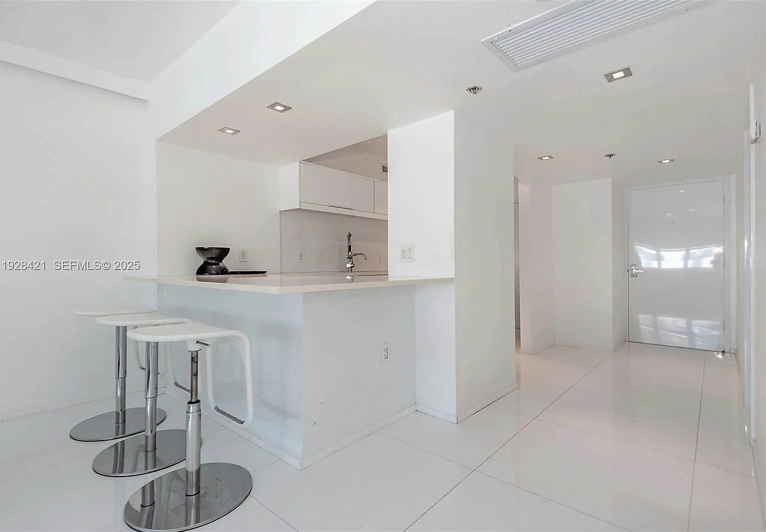 The Decoplage Condo — Photo 3