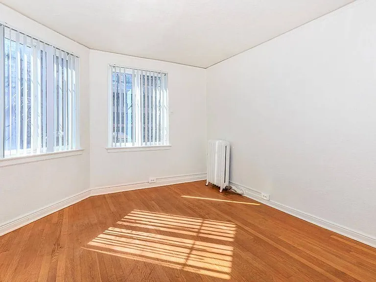 Charlesgate Apartments - Vintage Studios — Photo 11