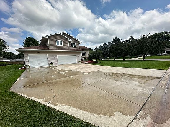 3rd image of 707 26th St SW