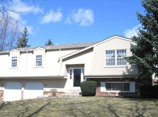 7852 Hedingham Rd, Sylvania, OH 43560