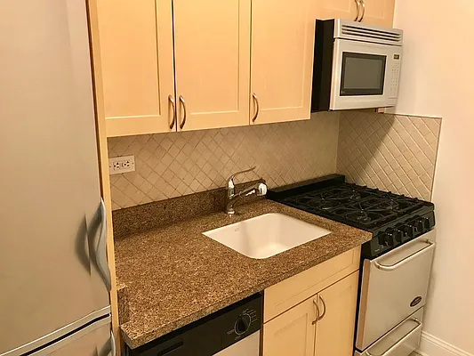 Rented by Stonehenge NYC LLC | media 4