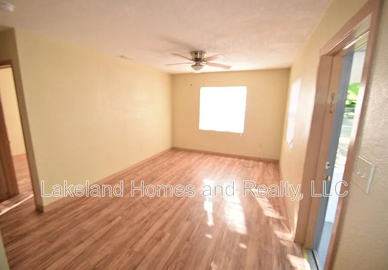 522 Oakland Rd — Photo 3