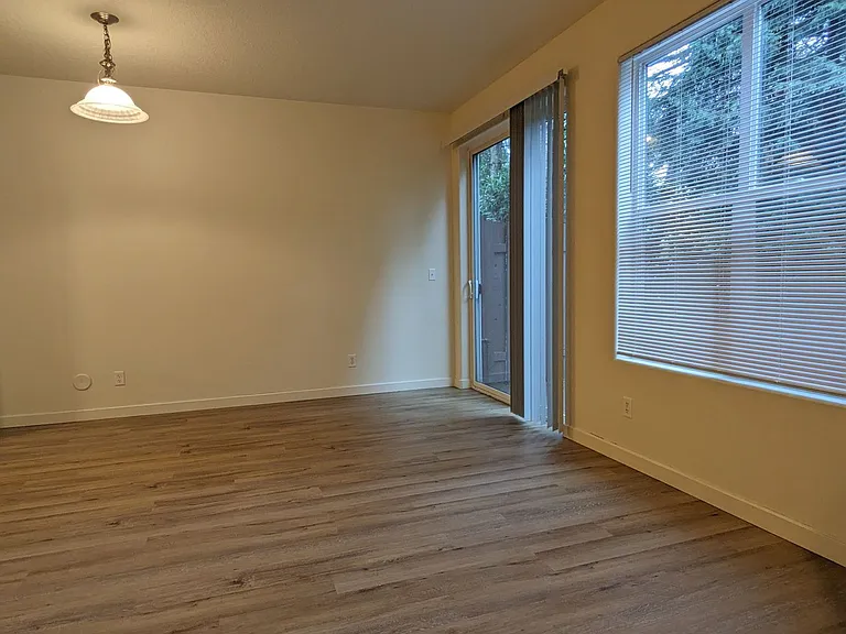 Halsey East Townhomes — Photo 59