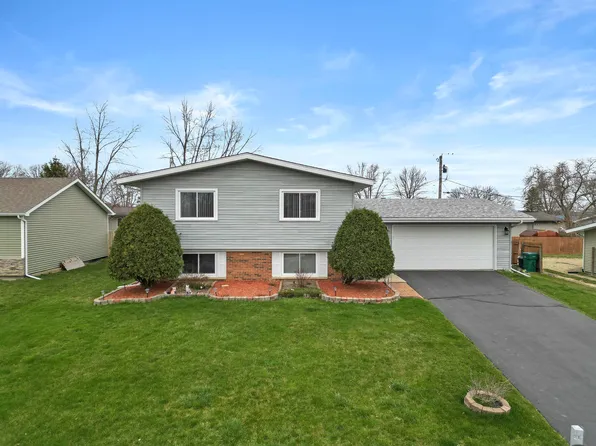 415 Sturgeon Dr, Valparaiso, IN 46385