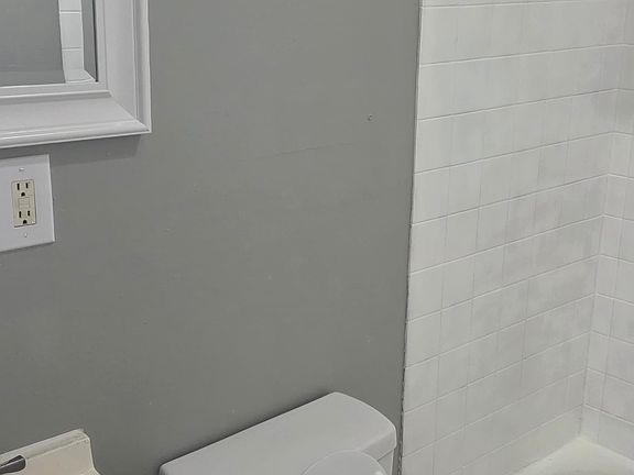 4th image of 3058 N Swanson St