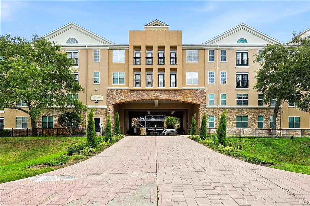2 bed, 2.0 bath, 1080 sqft, $2,000 — Photo 1