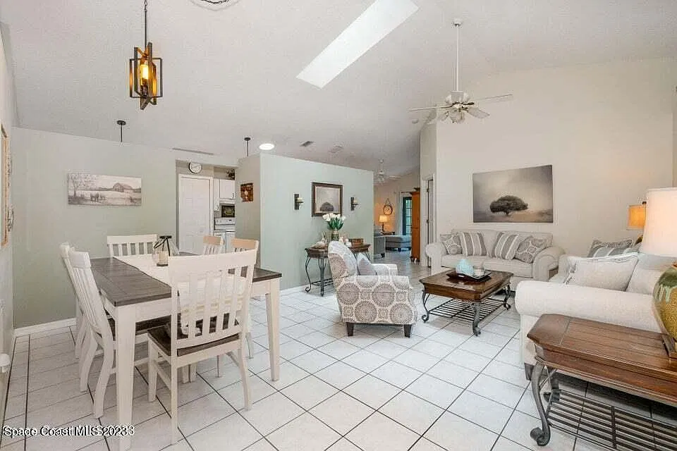 3 bed, 2.0 bath, 1440 sqft, $2,300 — Photo 4