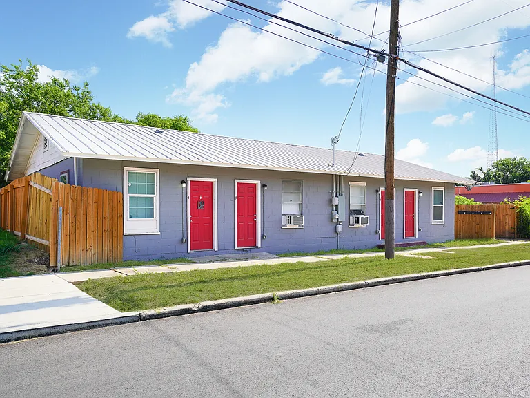 1007 El Paso St — Photo 1