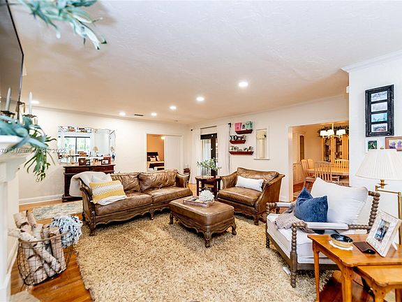 5th image of 7910 Mindello St