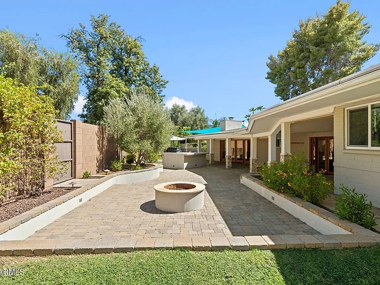 2054 E Rancho Dr — Photo 41