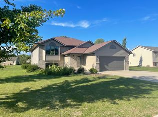 15 Sky View Ln, Morris, MN 56267