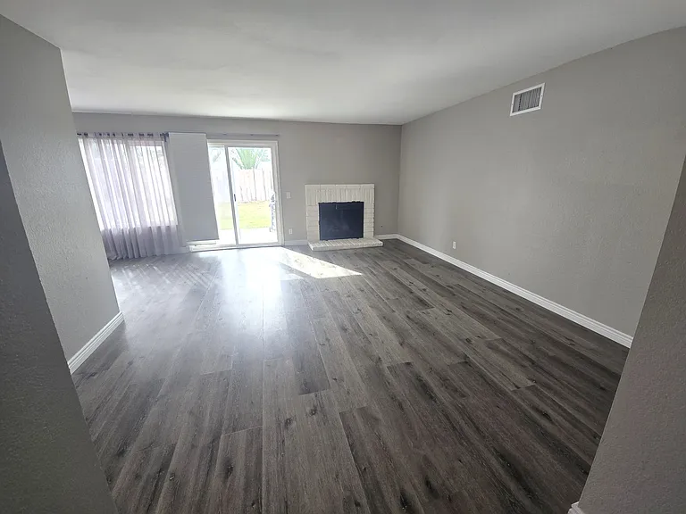1454 Emerald St — Photo 14