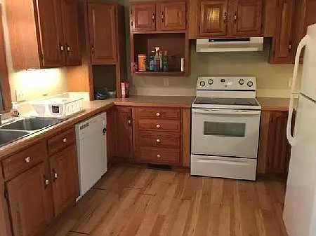 2 bed, 1400 sqft, $2,500 — Photo 2