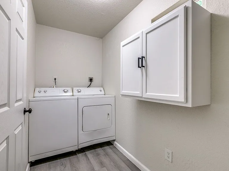 Elmwood Triplex — Photo 25