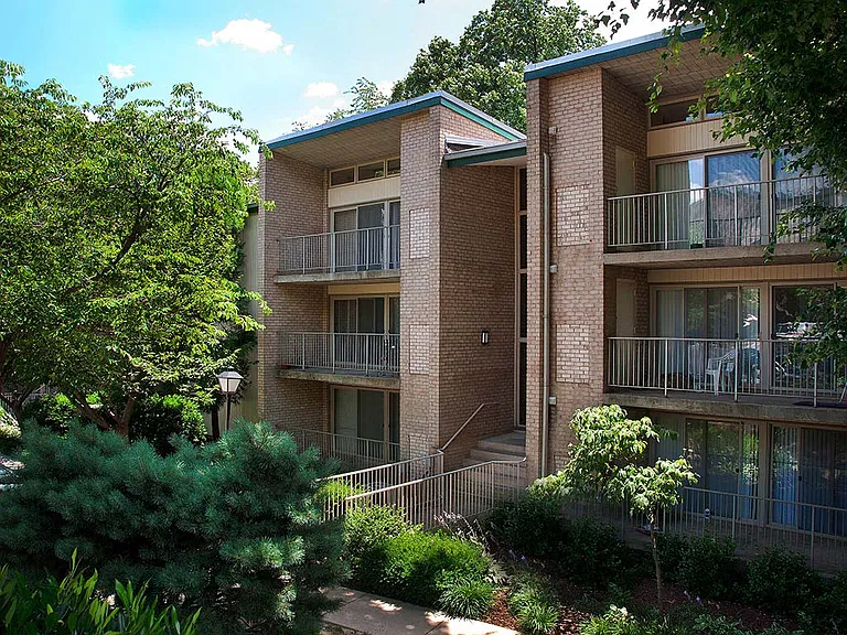 Tysons Glen Apartments and Townhomes — Photo 4