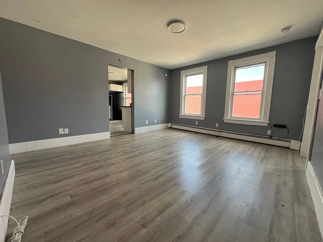 2 bed, 1.0 bath, 1083 sqft, $1,700 — Photo 2