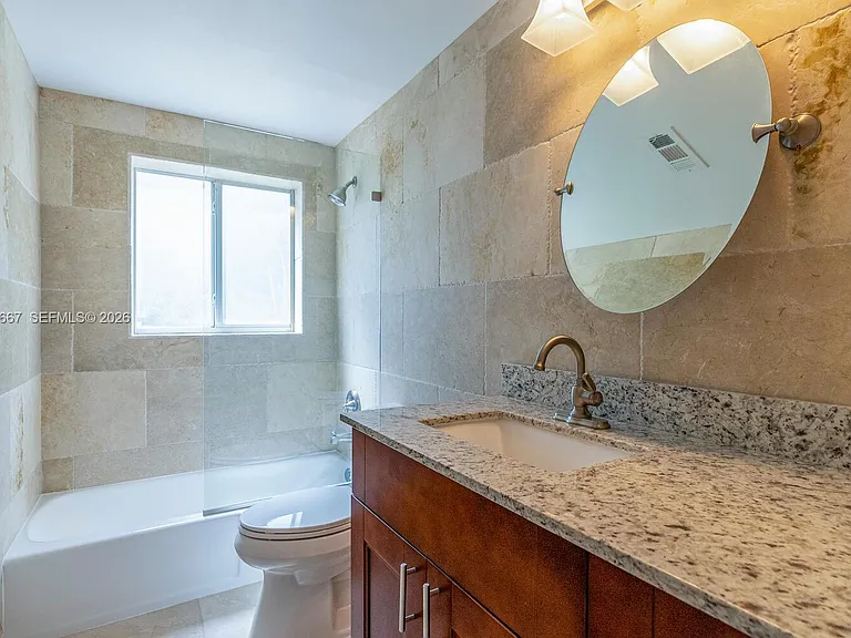 2890 Le Jeune Rd #2890 — Photo 11