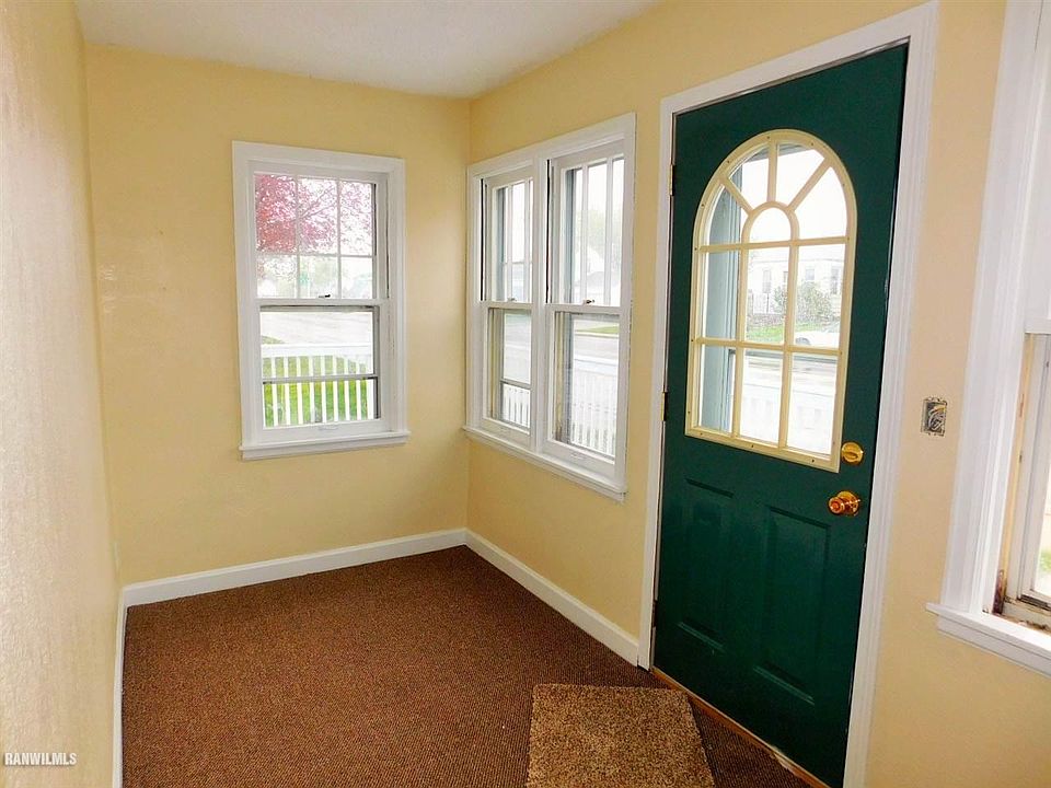 159 Main St, Dickeyville, WI 53808 Zillow