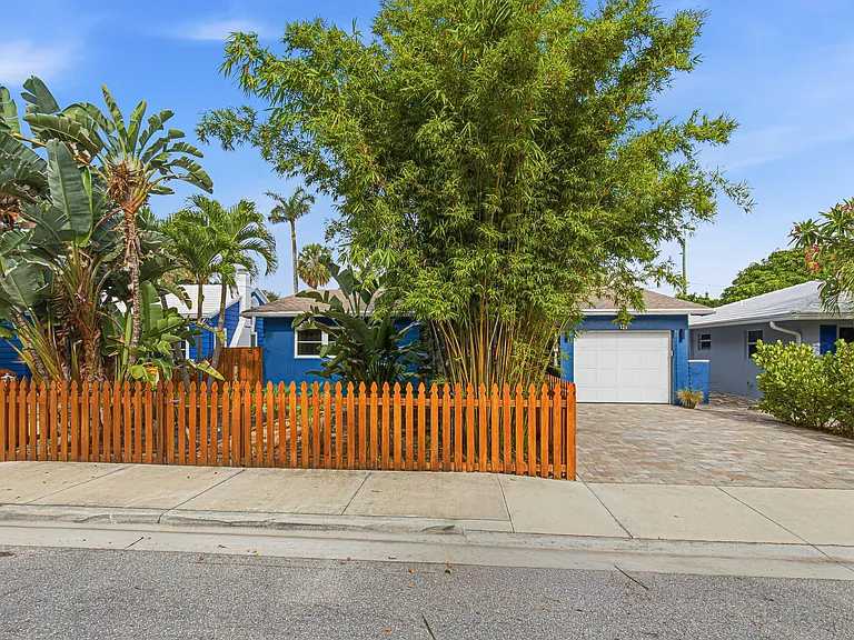 721 N Lakeside Dr — Photo 16