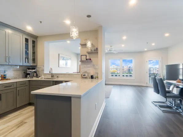 302 The Promenade image 23 of 48