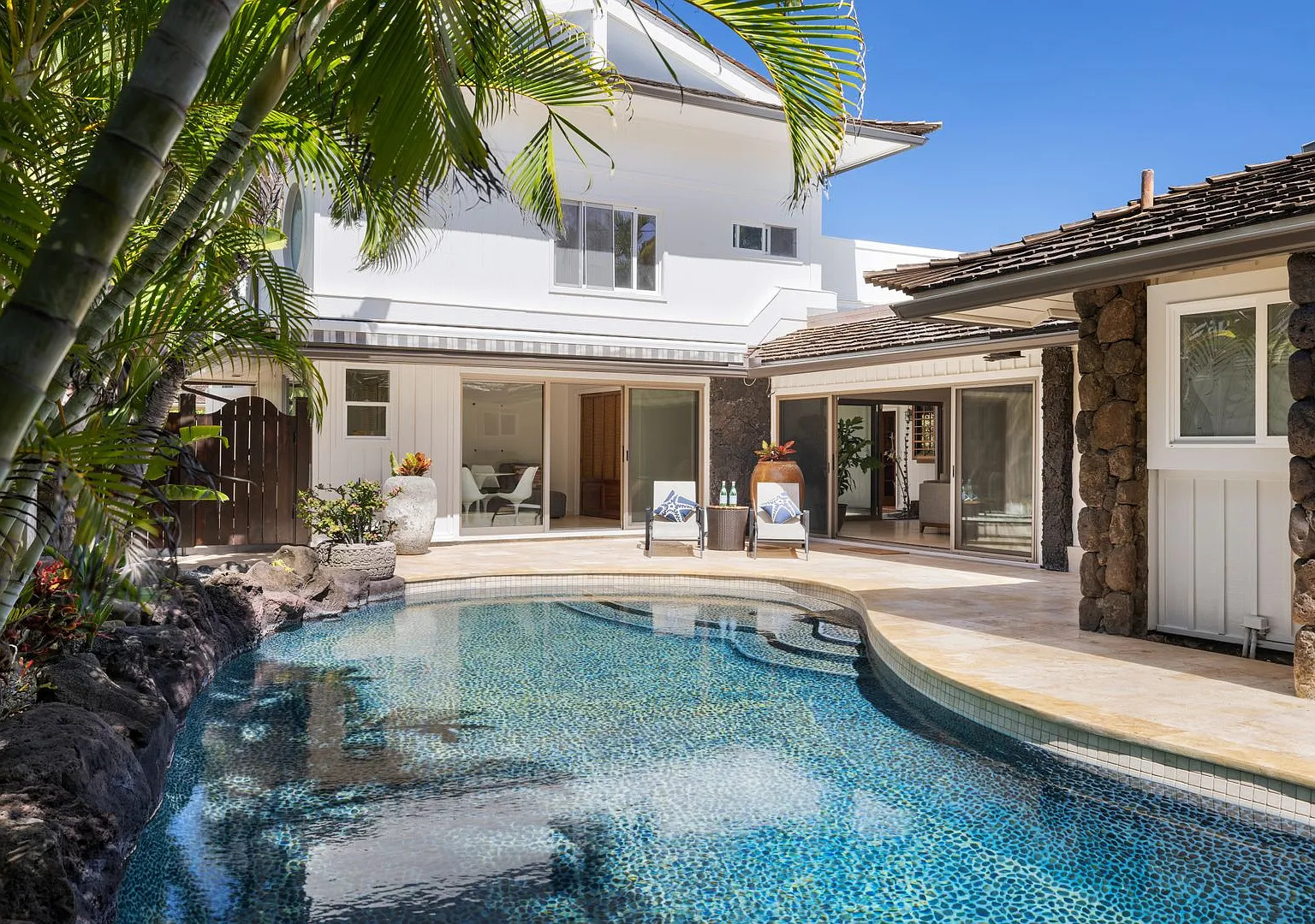 Large 6 Bedroom/5 Bathroom Home on Quiet Kailua Private Lane with Heated Pool and Spa Available 1... — Photo 3