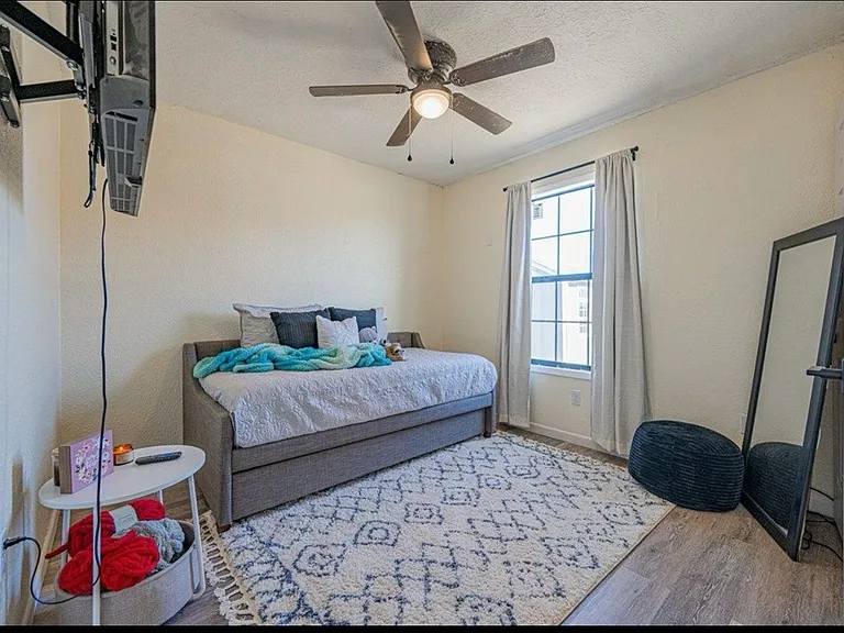 621 N Goldsmith St — Photo 5
