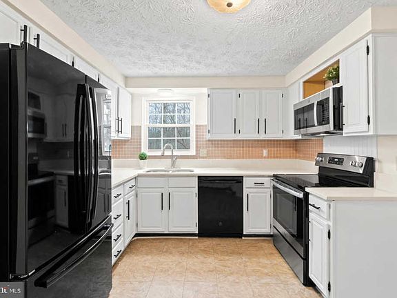 3rd image of 8467 Monarch Ct