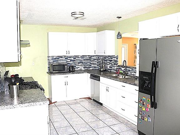 3rd image of 109 Lauren Ln