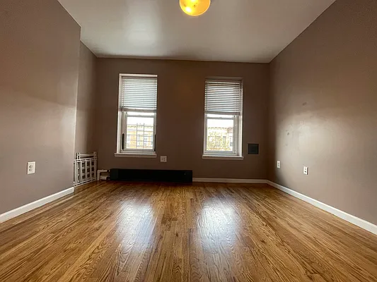 Rented by Hillel Realty Group | media 8