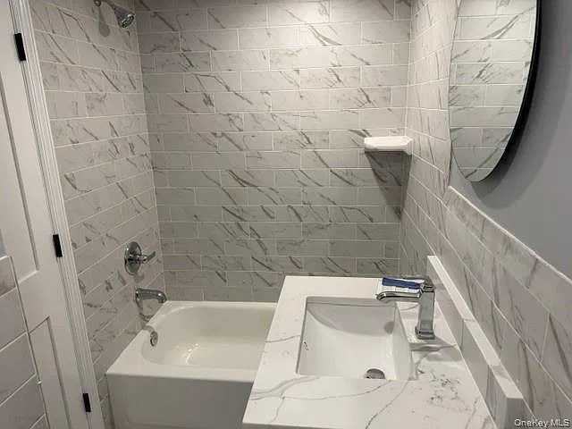 Studio, 370 sqft, $1,900 — Photo 2
