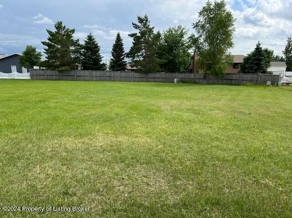 14th Ave E, Dickinson, ND 58601