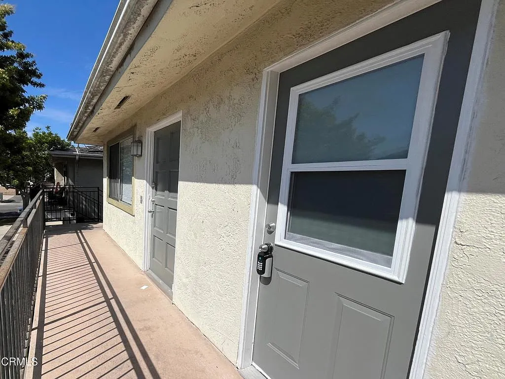2 bed, 1.0 bath, 856 sqft, $2,395 — Photo 2