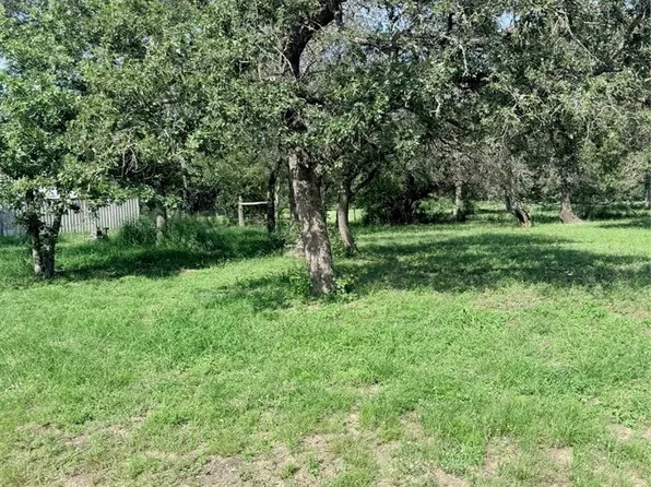 140 Mackie Ln, Seguin, TX 78155