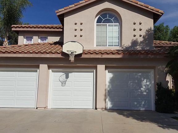 Large driveway with 3-car garage