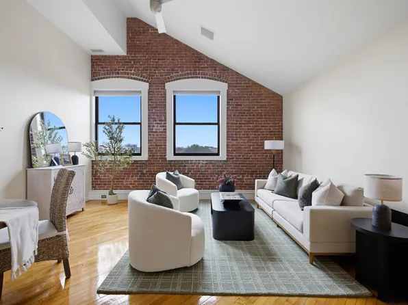 94 Newbury Ave APT 402, Quincy, MA 02171
