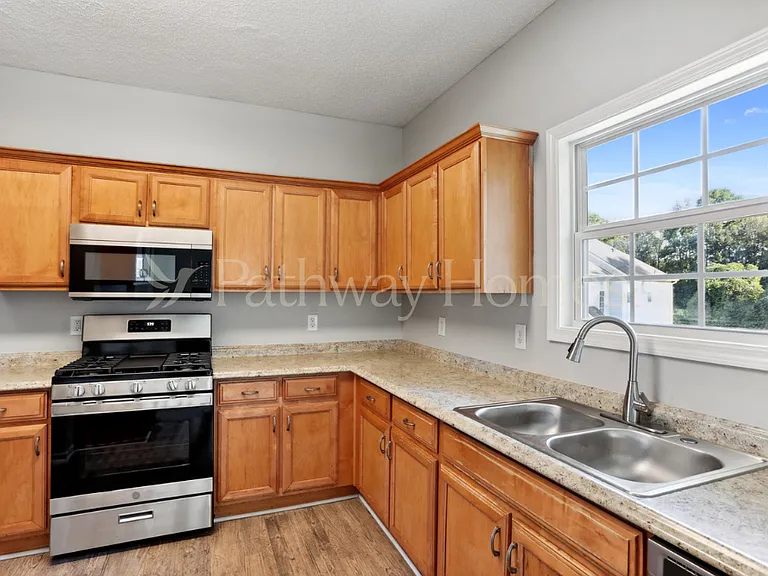 7356 Ledgestone Ln — Photo 9