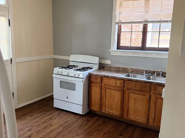 3702 Bates St #2F — Photo 15