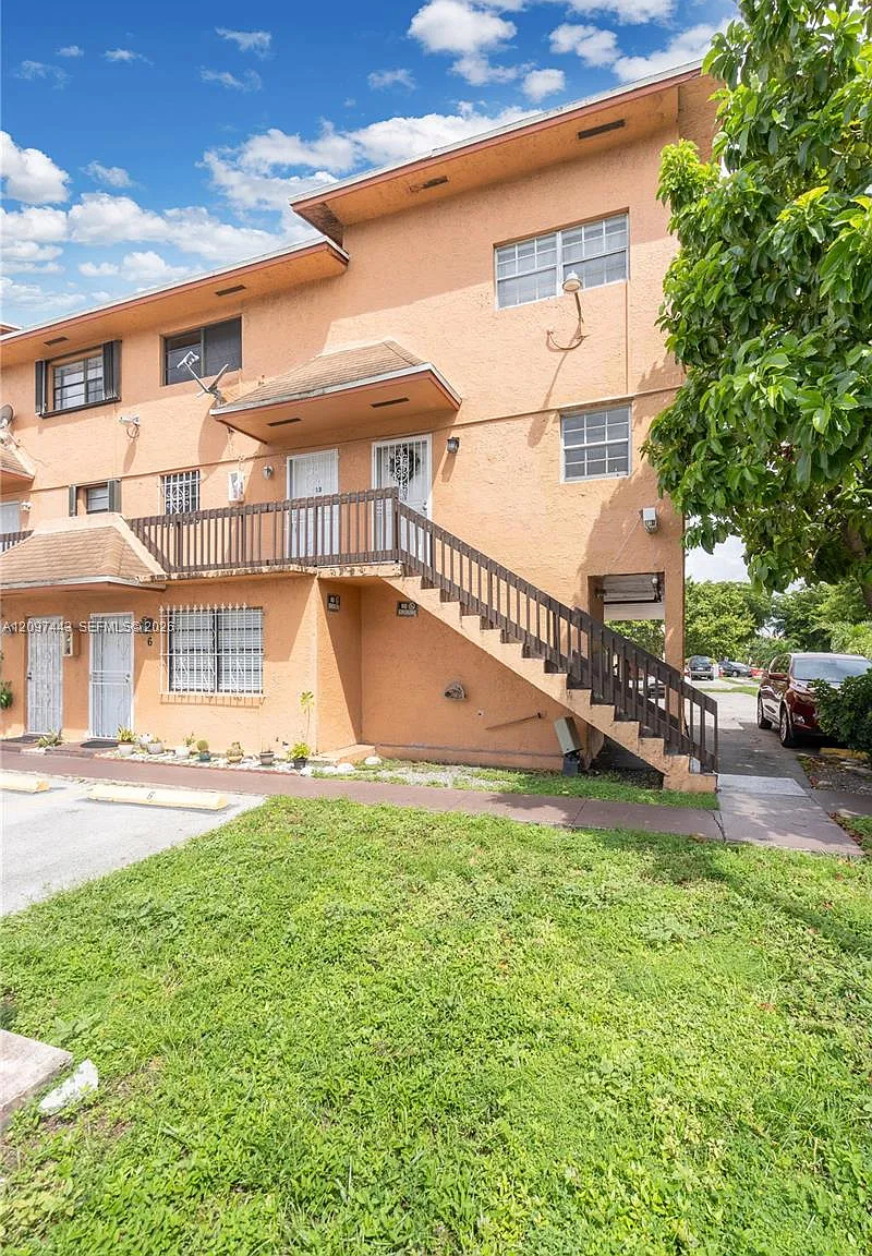 Alhambra Iv Condo — Photo 2