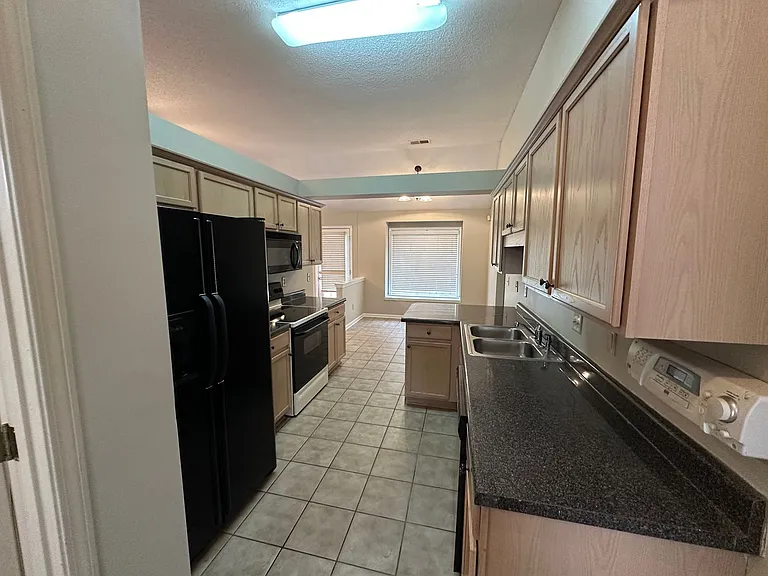 10144 Lynham Dr — Photo 6