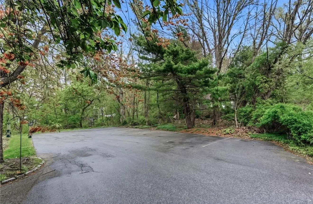 2 bed, 27000 sqft, $900 — Photo 2