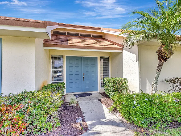 88 Pinehill Trl E — Photo 3