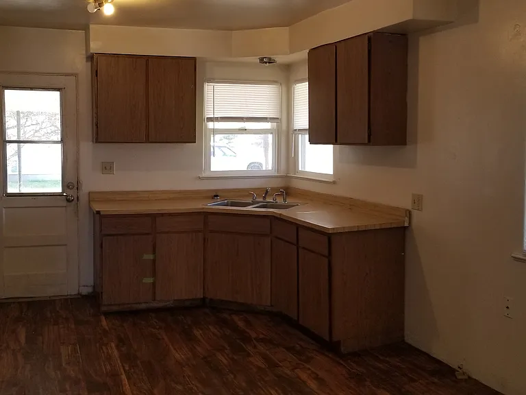 2910 N Middleton Rd — Photo 4