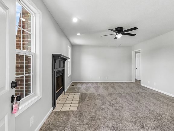 3rd image of 404 Manorstone Ln