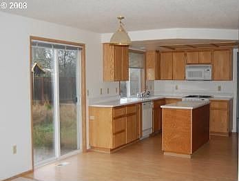 3rd image of 15810 NE 70th St