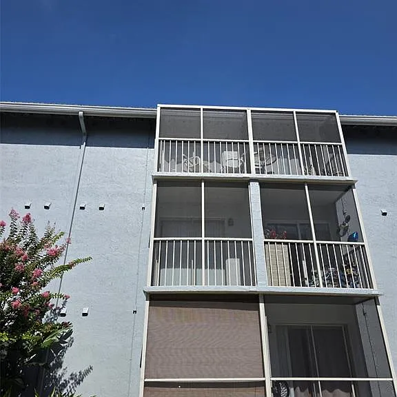 139 Oyster Bay Cir #220 — Photo 4